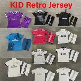 Real Madrid Kid Retro Soccer Jerseys Finals Football Shirt Guti Benzema Seedorf Carlos Ronaldo Kaka 11 12 13 14 15 16 17 18 Kits Modric Alonso Bale
