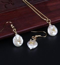 Echte parel geplaveid 26 Alfabetbrief Charm Wit CZ Crystal Gold Pendant Choker ketting Druppel Earring Sieraden Set Wedding Geschenk EARR6248735