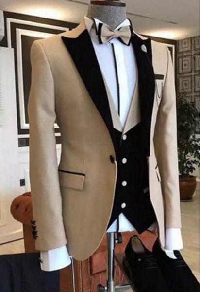 Real Photo Biege Groom Tuxedos Black Velvet Peak Lapel Hommes Costumes d'affaires 3 pièces Mariage Bal Dîner Blazer (Veste + Pantalon + Gilet + Cravate) W558