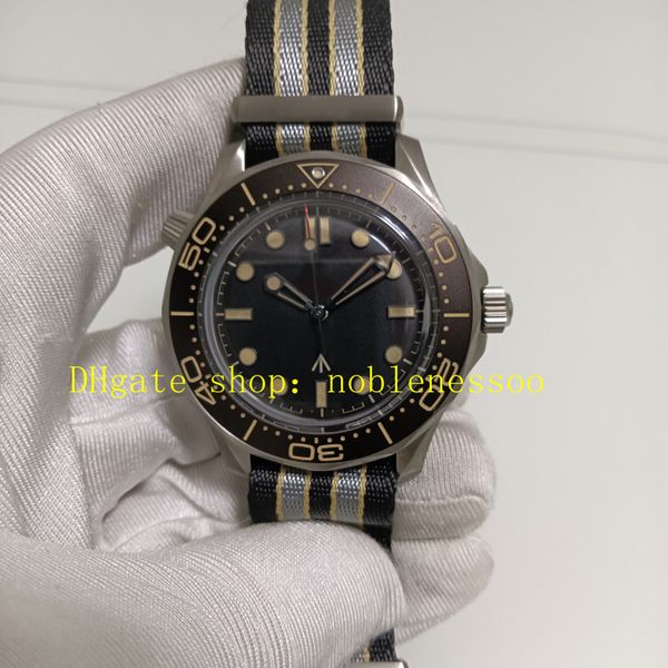 Real Photo Men's Vs Factory Cal.8806 Automatic Watch Mens 42mm Diver 300m Titanium pas le temps pour mourir 007 Édition mécanique VSF Ruban Sport Watchs en tissu d'OTAN