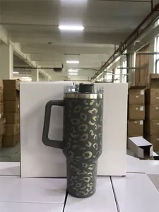 Fotos reales Stock 40 oz quencher Leopard Botellas de agua Vasos con asa Paja Tazas de viaje con aislamiento de acero inoxidable Tazas para beber con aislamiento ss0315