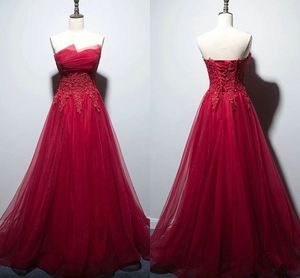 Echte foto donkerrood goedkope prom homecoming jurken kant geplooide tule unieke strapless lace-up avondjurken vestidos de Noche bruidsmeisje