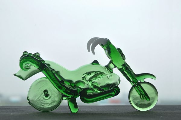 Image réelle Bongs en verre de moto verte recycleur de conduite d'eau perc tuyaux en verre plate-forme pétrolière fumer des narguilés