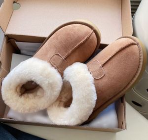 Zapatillas de invierno de piel de oveja real Botas de nieve de plataforma para mujer Diseñador Clásico Mini Fondo ultra grueso Botines de piel cálidos Botines de nieve de tobillo negro castaño