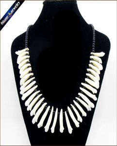 Echte Wolf Tooth Fangs Hondshanger Ketting Zwart Glas Kralen Strand Choker Dikke Verklaring Bib Ketting Amulet Tribal Sieraden 205775113