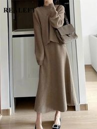 REALEFT automne hiver 2 pièces surdimensionné femmes ensembles tricoté survêtement robes sans manches et col en V pull tenue costumes 240123