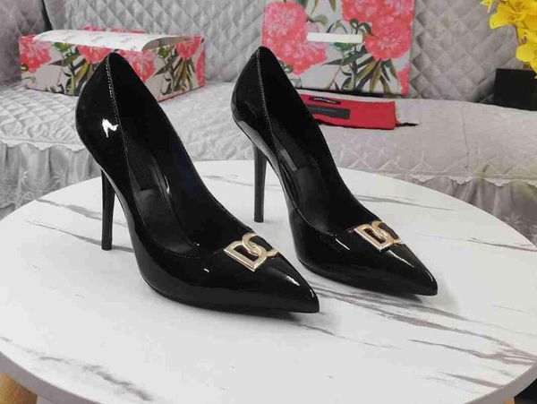 Realfine888 Chaussures habillées 5A DDG5616370 Escarpins en cuir de veau poli avec logo découpé Sandales à talons hauts Chaussures de créateurs de luxe pour femmes Taille 35-43