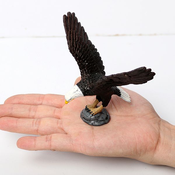 Réaliste sauvage Life Animal Figurine Bald Eagle Plastic Eagle Modèle Figures Bird Gifts for Home Decor Sculptures Collection