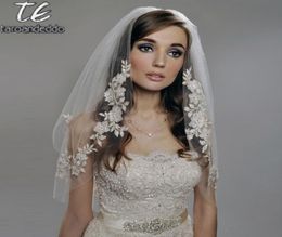 Reals Longitud del codo 75 cm Velo corto Dos capas Appliques Whiteivory Wedding Velo con perlas Beading Bridal Velo1011560