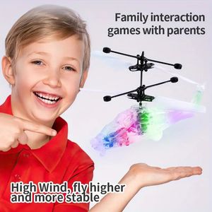 Détection de geste de jouet d'hélicoptère télécommandé lumineux transparent rechargeable