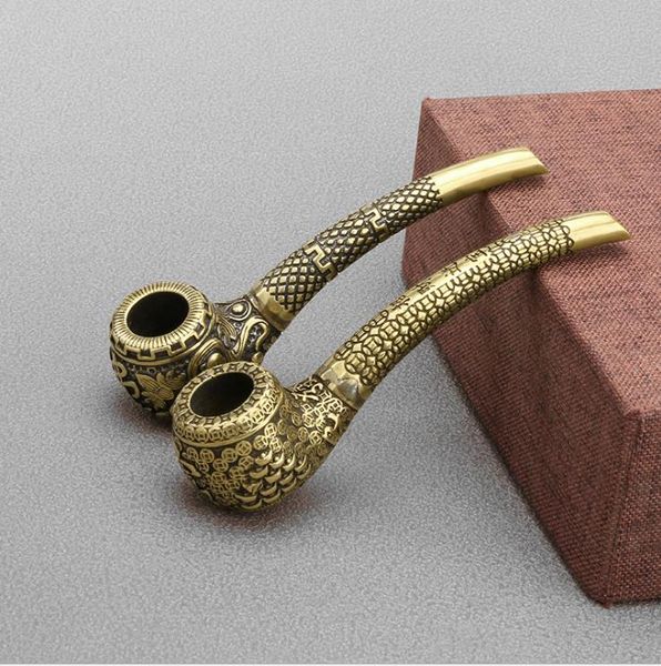 Recrutez des pipes en laiton, des cigarettes, des pièces de théâtre antiques, des fleurs diverses et des objets artisanaux en bronze