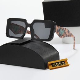 Rechthoek zonnebrilontwerper mode zonnebril voor vrouwelijke mannen zonneglas met haviksbill schildpad goggle adumbral 6 kleur optie bril