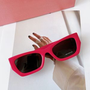 Lunettes de soleil rectangulaires 09W rose foncé/gris foncé pour femmes, lunettes Sonnenbrille Gafas de sol UV400 avec boîte