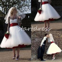 Abito da sposa corto rosso e bianco anni '50 Lunghezza tè Soffice abito da sposa gotico Senza spalline Rockabilly Una linea Tulle Rustico Country Boho Abiti da sposa 2024 Robe De Mariee