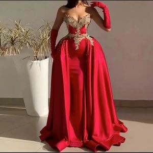 Red Aso ebi prom -jurken met afneembare rok Appliques Satin Mermaid Party -jurk Gorgerous Arabic Evening Jurk Abendkleider