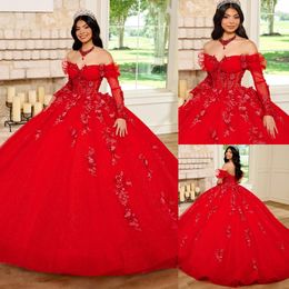 Robe de bal rouge en dentelle perlée robes de Quinceanera appliquées robes de bal avec manches longues sur l'épaule décolleté Tulle Sweet 15 robe de mascarade