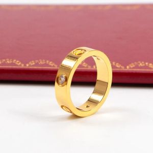 Anillo de diseñador de caja roja para mujer Chica Regalo de Navidad Anillo de banda de amor de acero de titanio Hombres mujeres Joyería de lujo Regalos de pareja Tamaño 5-11 anillos de amor