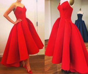 Vestidos de cóctel rojos Cariño Alto Bajo Longitud del piso Volantes de satén Una línea Vestidos de fiesta formales Vestido de fiesta por encargo