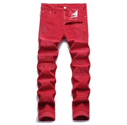 Lettre en velours en velours rouge Broidered Jeans Slim Fit Stretch Men039 Pantalon décontracté automne pantalon denim d'hiver
