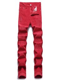 Lettre en velours en velours rouge Broidered Jeans Slim Fit Stretch Men039 pantalon décontracté automne pantalon denim d'hiver