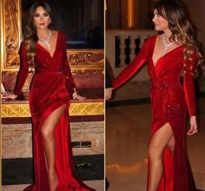 Rood Diepe V-hals Lange mouwen Avondjurken Arabische Sexy Fluwelen Pageant Formele Holiday Wear Prom Feestjurken Custom Made Plus Maten