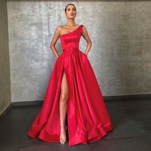 Rode avondjurken 2021 met Dubai Midden -Oosten High Split formele jurken feest prom jurk sjerp plus size vestidos de festa rode loper 251W