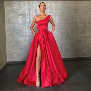 Red Evening Jurken 2021 met Dubai Midden -Oosten High Split formele jurken feest prom jurk sjerp plus size vestidos de festa rode loper 262y