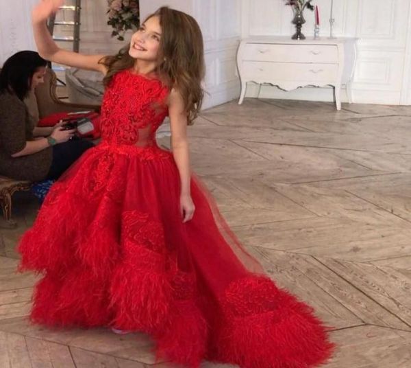 Vestidos de concurso de niñas de plumas rojas con cuello de joya aplicada al alto vestido de niña de flores para niños pequeños Tul Tulle First Communion Gowns2271672