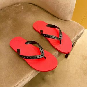 plus récent rouge pantoufle tongs été diapositive rivet extérieur chaussures de luxe de luxe mules en caoutchouc plat fond de plage femmes hommes sandale décontracté noir blanc sliders sandale