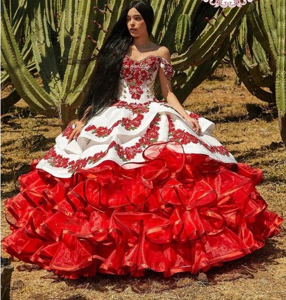Vestidos de quinceañera Charro florales rojos Vestido de fiesta con hombros descubiertos Apliques de organza con gradas Vestidos mexicanos dulces 16 Vestido 15 años Ropa de fiesta por la noche
