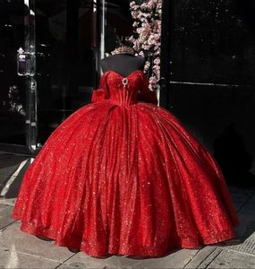 Rode glitter lovertjes Quinceanera -jurken bogen terug 2024 van de schouderbal jurk zoet 15 jurk korset prinses prom vestidos de 15 anos