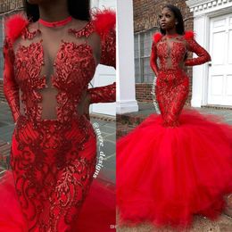 Rood prachtige 2020 veren lovertjes Black Girl Mermaid Prom Dresses Long Sleeve Jewel Neck Illusion Formele Arabische avondjurken 270N