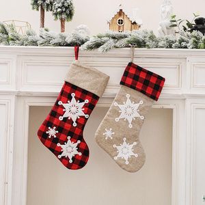 3D Flocon de neige à carreaux Bas de Noël Arbre de Noël Décoration suspendue Ornements Cheminée Vichy Chaussettes Bonbons Sac cadeau HH21-458