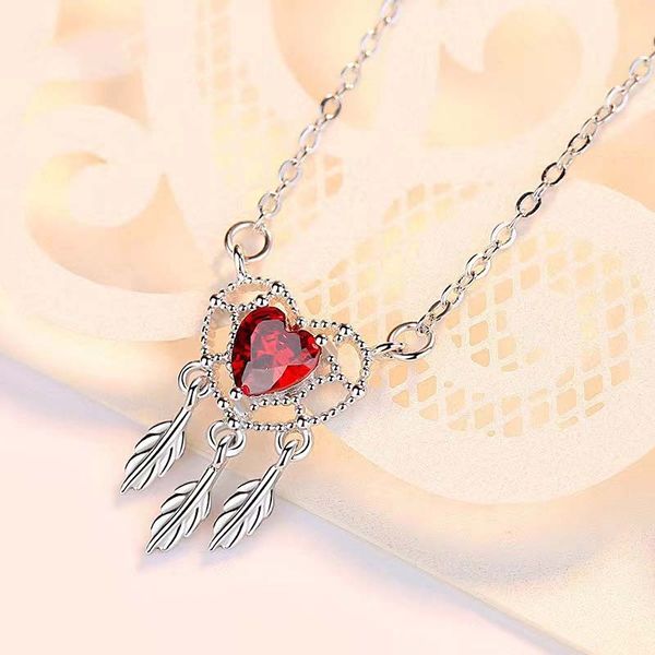 Collier rouge en forme de coeur pour fille, diamant clouté de plumes tendance, design simple et luxueux, chaîne de clavicule haut de gamme