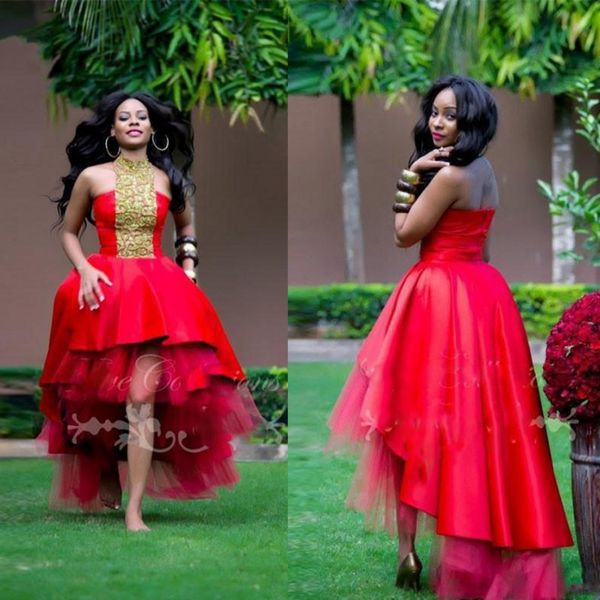 Robes de bal rouge haut bas dentelle d'or appliques robes de soirée licou satin et tulle robe de soirée cocktail africaine à plusieurs niveaux sur mesure