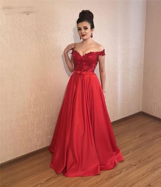 Robes de bal en dentelle rouge avec nœud 2019 longue robe de soirée formelle pour les femmes pas cher grande taille robe de soirée
