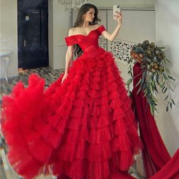 Rood gelaagde avond prom -jurken van de schouderpleegruffels gelaagde beroemde jurk mouwloze gezwollen rok formele jurk 326