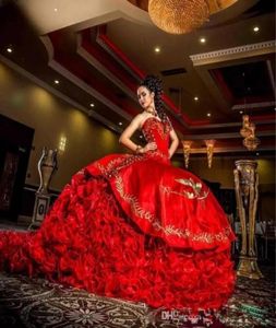 Robes de bal perlées en satin de luxe rouge doux 16 robes de Quinceanera chérie broderie d'or robes de bal à volants en couches69844573857735
