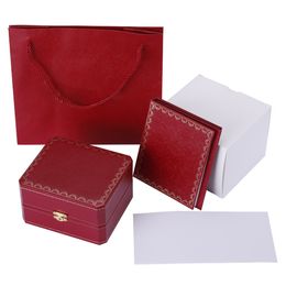 Rode luxe horloges box en perfecte vorm