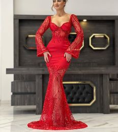 Robes de soirée sirène rouge manches longues col en V appliques perlées paillettes 3D dentelle satin longueur de plancher creux robe de bal brillante robe de soirée robes de grande taille robe de soirée