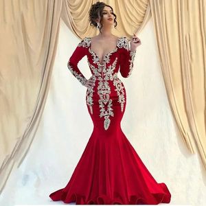 Red Mermaid V Neck Prom Dresses Mouwen Gold Appliques Trumpet Lang Arabisch formele beroemdheid Elegante avond gewaden voor vrouwen