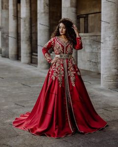 Rode Marokkaanse Kaftan Trouwjurken Moslim Gouden Borduurwerk Lange Mouwen Crystal Arabische Algerijnse Bridal Jurk Vestido de Noiva