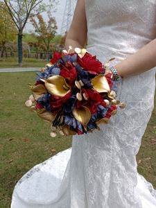 Rode pioen, blauwe pioen, Golden Calla Lily Lily Lotus Combinatie Wedding Handheld Flowers