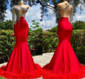 Robes de bal rouges avec gland sexy une épaule perles cristaux plume 2k23 dos ouvert robes de soirée pour les adolescents Graduation porte sur mesure BC15574