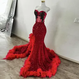 Red Prom Sparkly -jurken voor zwarte meisjes diamant veren hoge spleet feestjurken lange pailletten gewaden de soiree