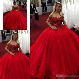 Robes perlées rouges de Quinceanera sur l'épaule manches coiffées balayage train robe de bal Pageant vêtements de cérémonie grande taille sur mesure