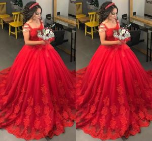 Robes de quinceanera rouge avec bretelles spaghetti appliques en tulle perles de dos en tulle.