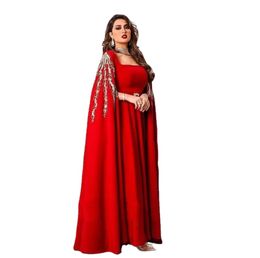 Satén rojo Una línea Caftan Vestidos de noche Cuentas largas del cabo Apliques Dubai Árabe Vestidos de fiesta formales Traje por encargo