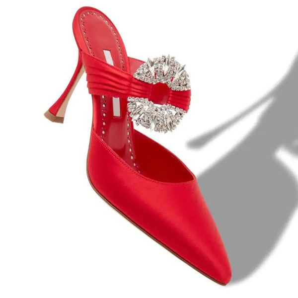 Mules en satin rouge femme Mule Designer Sandales Sexy Luxury Bridal Wedding Shoes Talons évasés Slippers Whitedress Chaussures Crystal Buckle Slide Partydress Chaussures