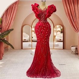 Sequins rouges Robe de soirée formelle 2024 Coure plus transparent plus taille de fêtard en cristal en cristal Dubaï Arab 0431